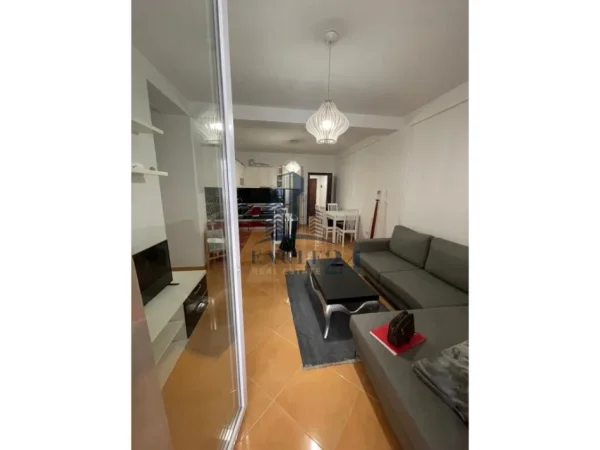 Tirane, jepet me qera 2+1 Kati 5, 470 € (Astir,prane bar Artisti)