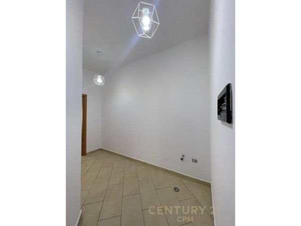 Tirane, jepet me qera apartament 2+1 Kati 1, 120 m² 650 € (EDUARD MANO)