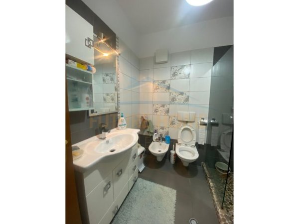 Tirane, shitet apartament 2+1+Ballkon Kati 9, 105 m² 238.000 € (ish ekspozita)