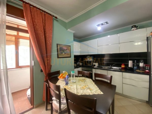 Tirane, shitet apartament 2+1+Ballkon Kati 9, 105 m² 238.000 € (ish ekspozita)