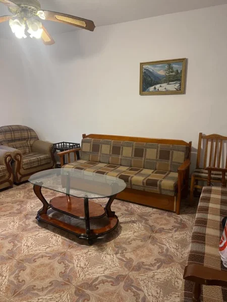 Tirane, jepet me qera apartament 1+1 Kati 2, 60 m² 350 € (Rruga Irfan Tomini)