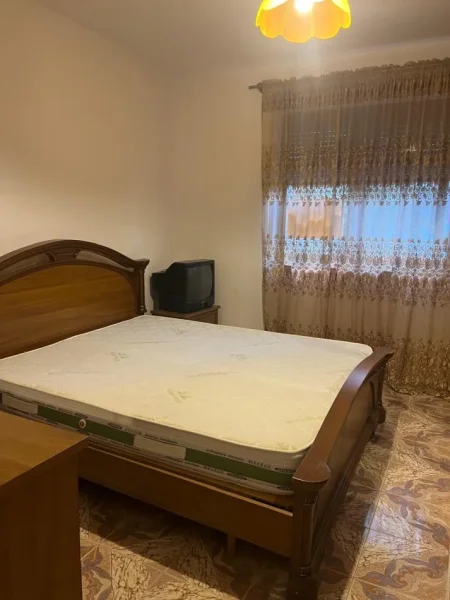 Tirane, jepet me qera apartament 1+1 Kati 2, 60 m² 350 € (Rruga Irfan Tomini)
