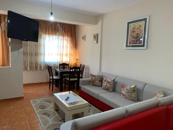 Tirane, jepet me qera apartament 2+1 Kati 5, 100 m² 500 € (Vasil Shanto)