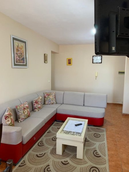 Tirane, jepet me qera apartament 2+1 Kati 5, 100 m² 500 € (Vasil Shanto)