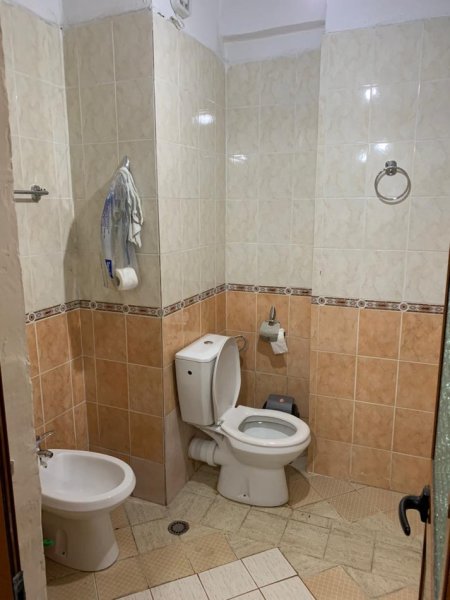 Tirane, jepet me qera apartament 2+1 Kati 5, 100 m² 500 € (Vasil Shanto)