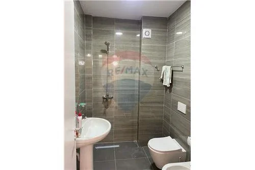 Tirane, jepet me qera apartament 2+1 , 93 m² 600 € (Kodra e Diellit, Shqipëri)