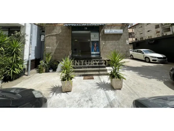 Tirane, shes ambjent biznesi Kati 0, 135 m² 265.000 € (Rruga e Durresit)