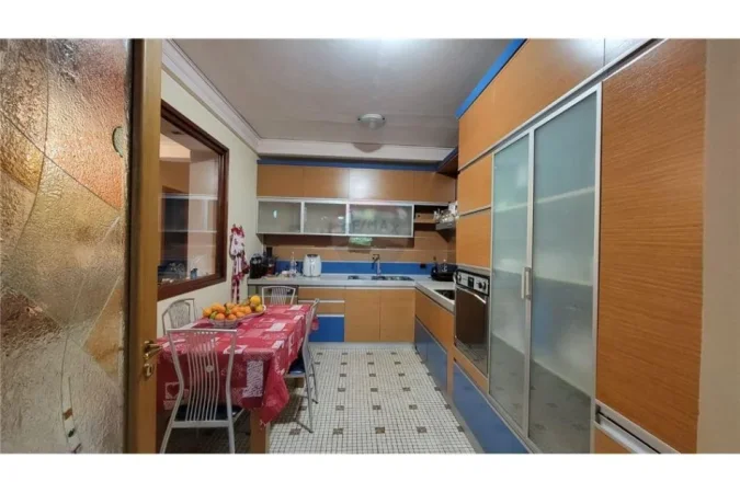 Tirane, jepet me qera apartament 3+1 , 160 m² 1.500 € (Stadiumi Air Albania)
