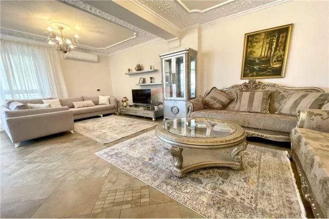 Tirane, jepet me qera apartament 2+1 Kati 8, 125 m² 800 € (Myslym Shyri - Drejtoria e Policisë)