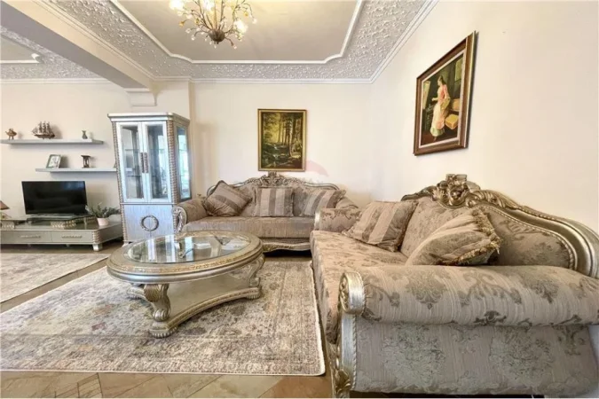 Tirane, jepet me qera apartament 2+1 Kati 8, 125 m² 800 € (Myslym Shyri - Drejtoria e Policisë)