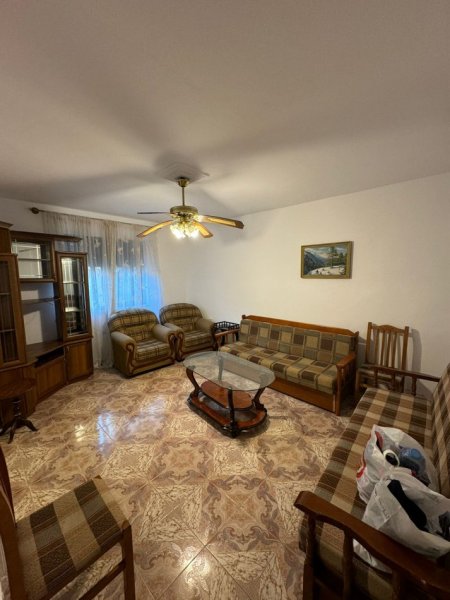 Tirane, jepet me qera apartament 1+1 Kati 2, 60 m² 350 € (rruga Irfan Tomin)