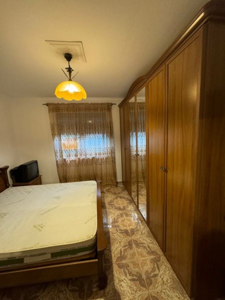 Tirane, jepet me qera apartament 1+1 Kati 2, 60 m² 350 € (rruga Irfan Tomin)