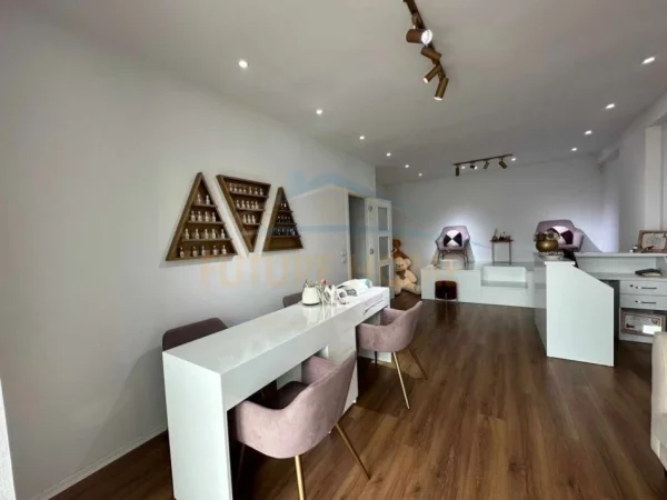 Tirane, shitet ambjent biznesi Kati 6, 114 m² (UNAZA E RE)