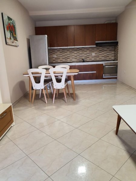 Tirane, jepet me qera apartament 2+1 Kati 4, 110 m² 550 € (Globe)