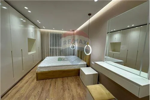 Tirane, jepet me qera apartament 2+1 , 115 m² 1.000 € (Komuna e Parisit - Kompleksi Dinamo, Shqipëri)