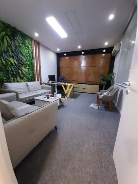 Tirane, shitet dyqan Kati 0, 202 m² 600.000 € (STACIONI I TRENIT)