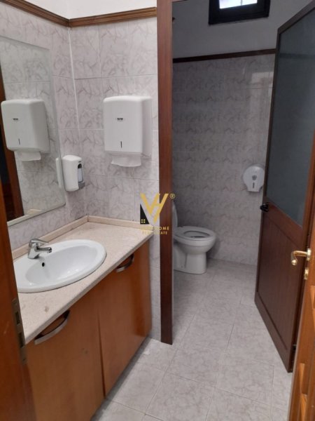 Tirane, shitet dyqan Kati 0, 202 m² 600.000 € (STACIONI I TRENIT)