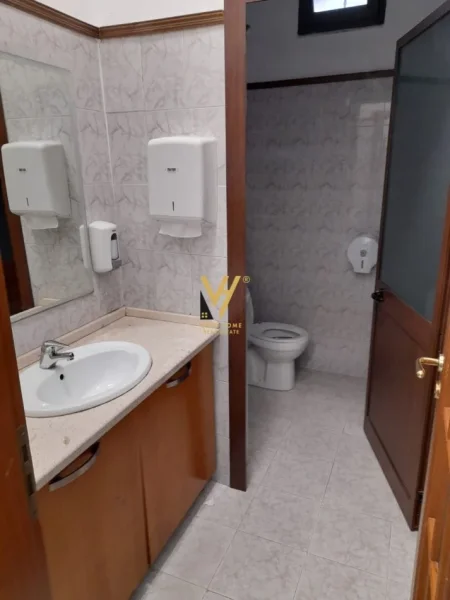 Tirane, shitet dyqan Kati 0, 202 m² 600.000 € (STACIONI I TRENIT)