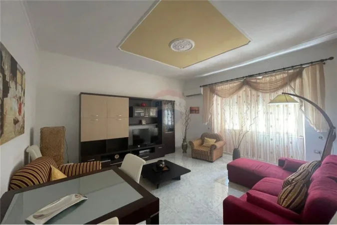 Tirane, jepet me qera apartament 1+1 Kati 1, 81 m² 700 € (Rruga Sulejman Delvina - Tirana e Re)