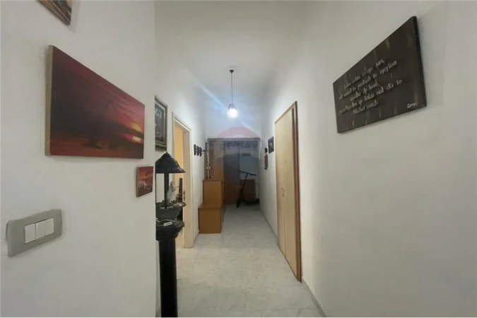 Tirane, jepet me qera apartament 1+1 Kati 1, 81 m² 700 € (Rruga Sulejman Delvina - Tirana e Re)