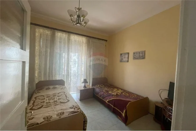 Tirane, jepet me qera apartament 1+1 Kati 1, 81 m² 700 € (Rruga Sulejman Delvina - Tirana e Re)