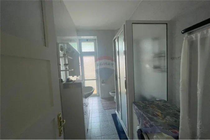 Tirane, jepet me qera apartament 1+1 Kati 1, 81 m² 700 € (Rruga Sulejman Delvina - Tirana e Re)