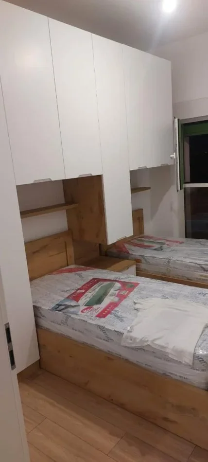 Tirane, jepet me qera apartament 2+1 Kati 6, 87 m² 420 € (Ali Demi)