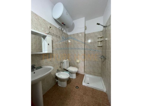 Tirane, jepet me qera apartament 1+1 Kati 1, 55 m² 500 € (Rruga e Kavajes)