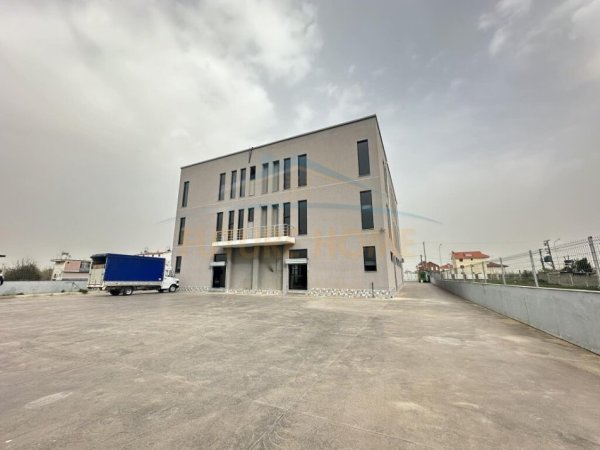 Tirane, jap me qera ambjent biznesi Kati 0, 2.000 m² 2.500 € (laknas tirane)