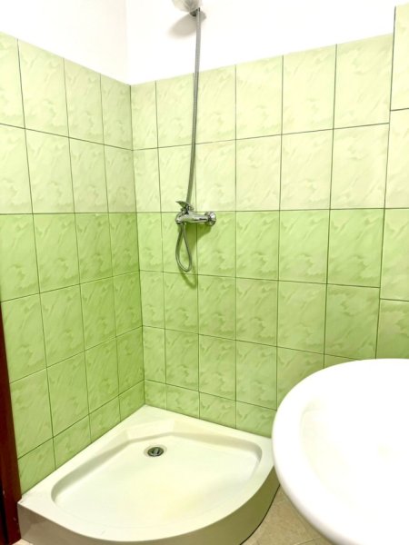 Tirane, jepet me qera 1+1 Kati 4, 45 m² 500 € (komuna e parisit)