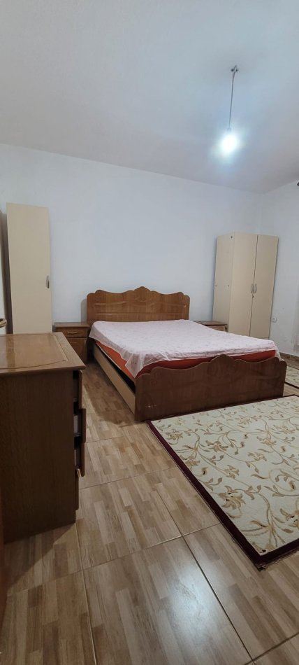 Tirane, jepet me qera shtepi 1+1+Aneks+Ballkon Kati 1, 120 m² 350 € (Rruga Babe Rexha)