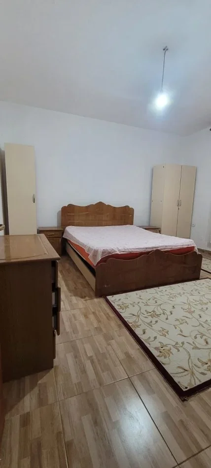 Tirane, jepet me qera shtepi 1+1+Aneks+Ballkon Kati 1, 120 m² 350 € (Rruga Babe Rexha)