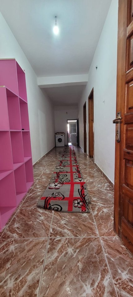 Tirane, jepet me qera shtepi 1+1+Aneks+Ballkon Kati 1, 120 m² 350 € (Rruga Babe Rexha)
