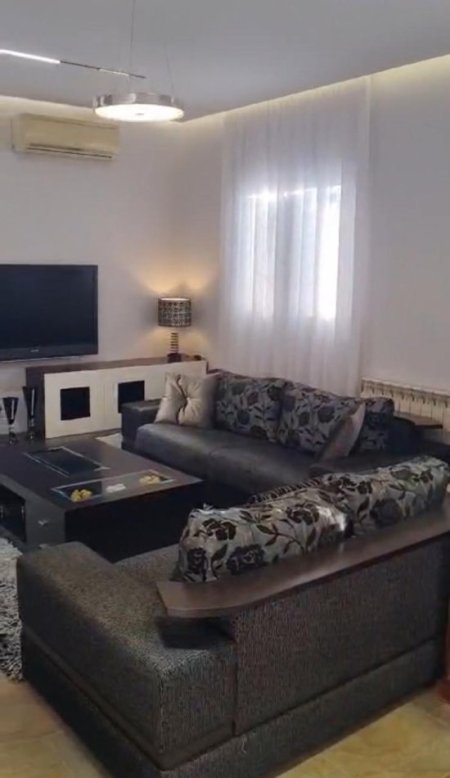 Tirane, jepet me qera apartament 2+1 Kati 3, 100 m² 800 € (Qytet Studenti)