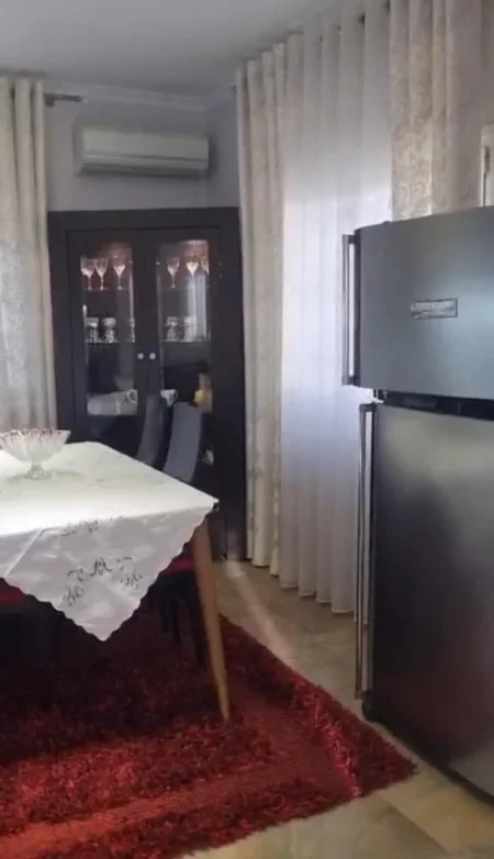 Tirane, jepet me qera apartament 2+1 Kati 3, 100 m² 800 € (Qytet Studenti)