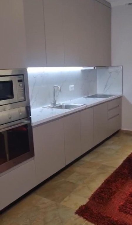 Tirane, jepet me qera apartament 2+1 Kati 3, 100 m² 800 € (Qytet Studenti)