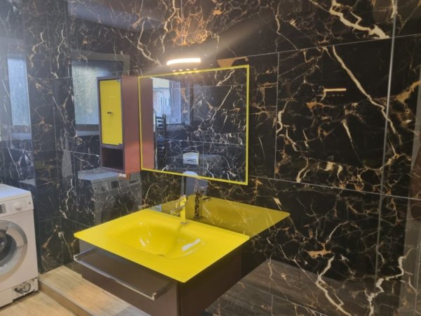 Tirane, jepet me qera apartament 2+1 Kati 3, 100 m² 800 € (Qytet Studenti)
