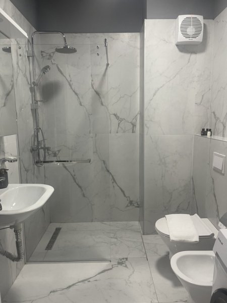Tirane, jepet me qera apartament 1+1+Aneks+Ballkon Kati 7, 70 m² 600€ (Kompleksi ASL tek QSUT)
