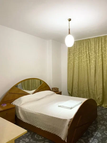 Tirane, jepet me qera apartament 2+1+Ballkon Kati 5, 95 m² 500 € (TREGU ELEKTRIK)