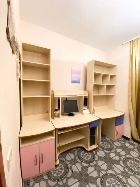 Tirane, jepet me qera apartament 2+1+Ballkon Kati 5, 95 m² 500 € (TREGU ELEKTRIK)