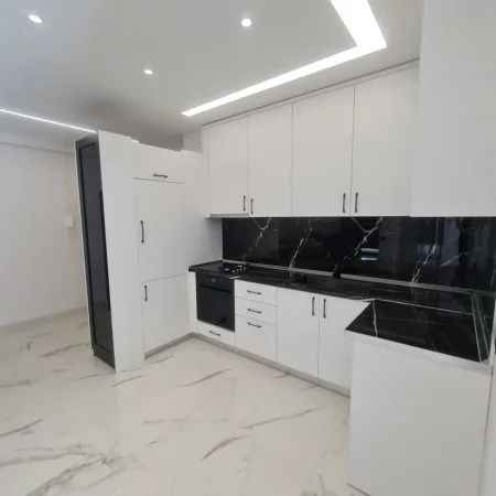 Tirane, jepet me qera apartament 1+1 Kati 4, 72 m² 550 € (Rruga Teudor Keko)