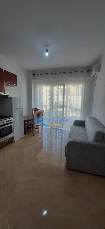 Tirane, jap me qera apartament 2+1+Ballkon Kati 3, 70 m² 400 € (Liqeni i Thate)