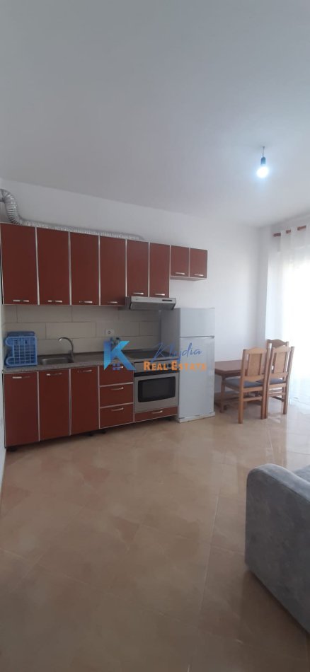 Tirane, jap me qera apartament 2+1+Ballkon Kati 3, 70 m² 400 € (Liqeni i Thate)