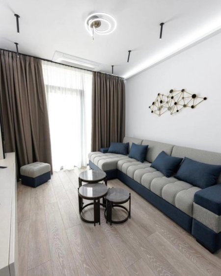 Tirane, jepet me qera apartament 1+1 , 70 m² 900 € (Rruga e Kosovareve)