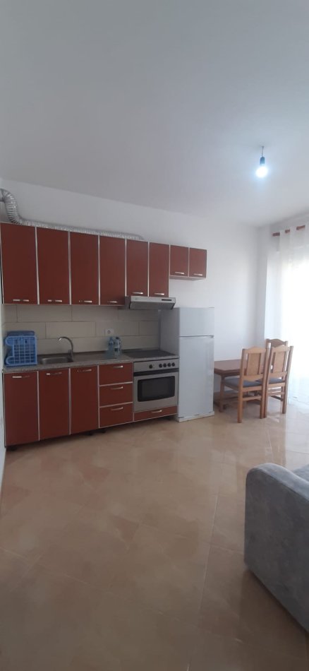 Tirane, jepet me qera apartament 2+1+Ballkon Kati 3, 70 m² 400 € (LIQENI I THATE)