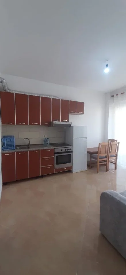 Tirane, jepet me qera apartament 2+1+Ballkon Kati 3, 70 m² 400 € (LIQENI I THATE)