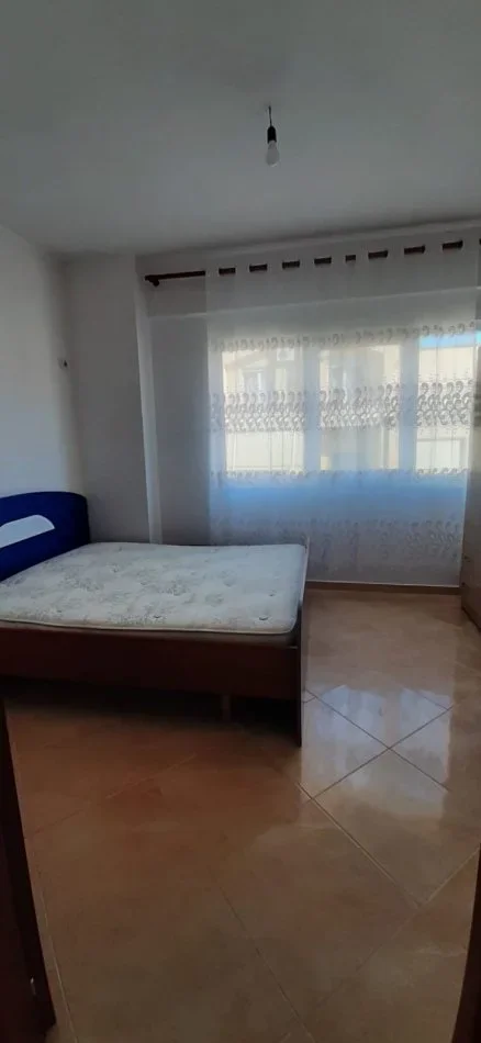 Tirane, jepet me qera apartament 2+1+Ballkon Kati 3, 70 m² 400 € (LIQENI I THATE)