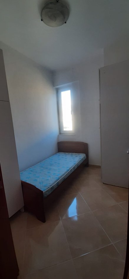 Tirane, jepet me qera apartament 2+1+Ballkon Kati 3, 70 m² 400 € (LIQENI I THATE)