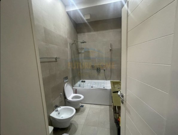 Tirane, jepet me qera apartament 3+1 Kati 7, 125 m² 900 € (Liqeni i Thatë)