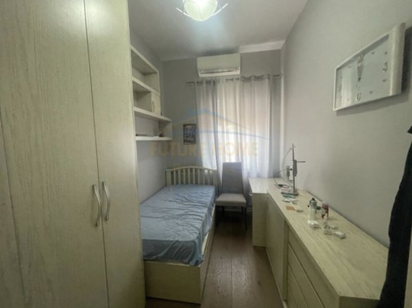 Tirane, jepet me qera apartament 3+1 Kati 7, 125 m² 900 € (Liqeni i Thatë)